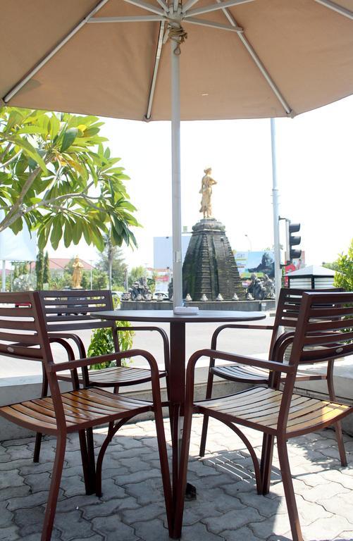 Hotel Brothers Biru Solo Baru Экстерьер фото